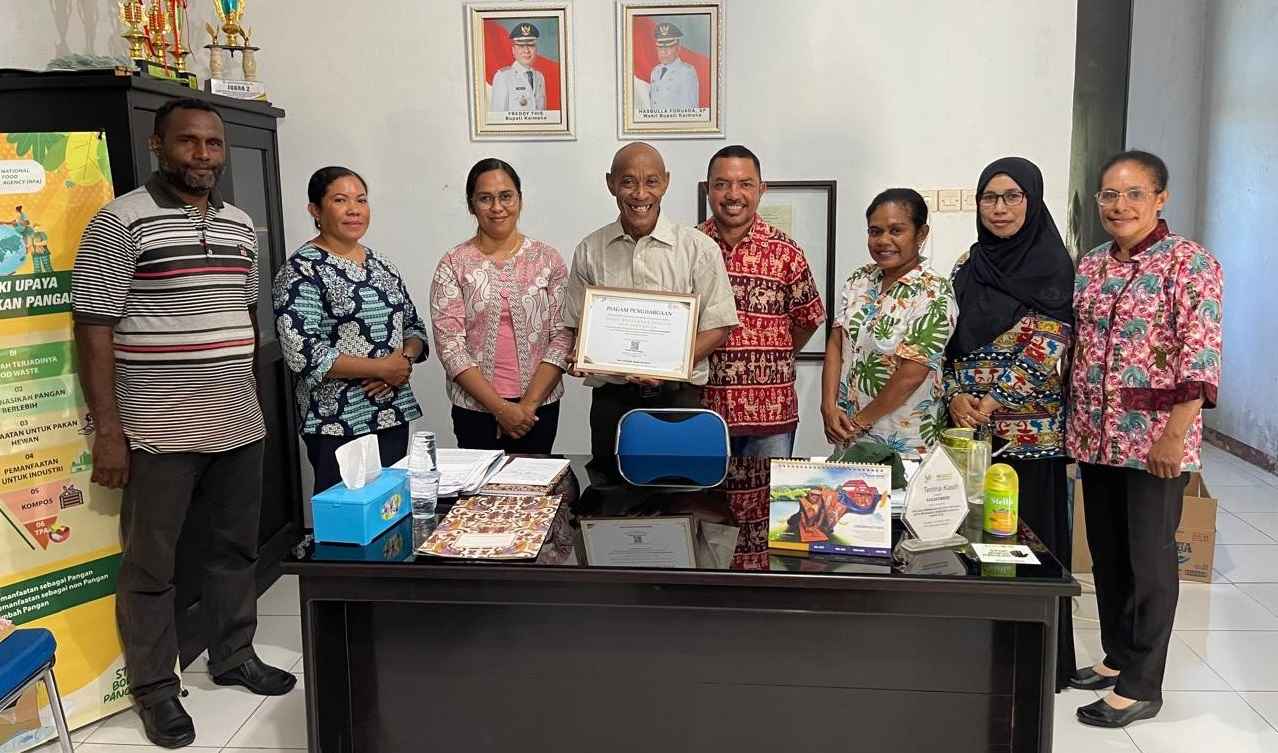 Read more about the article Dinas Ketahanan Pangan dan Pertanian Kab. Kaimana Menerima Piagam Penghargaan Sebagai OPD yang Sangat Responsif